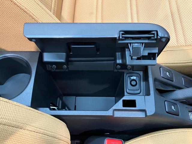 コペンローブ　フルセグナビ　シートヒーター　走行２３００ＫＭ台電動オープンルーフ　フルセグナビ　ＤＶＤ再生　Ｂｌｕｅｔｏｏｔｈ　シートヒーター　ＬＥＤヘッドライト　オートライト　オートエアコン　スマートキー　エコアイドル（滋賀県）の中古車