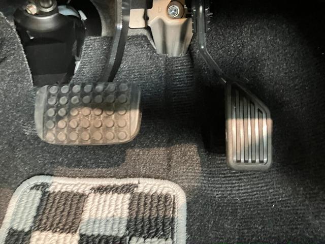 コペンローブ　フルセグナビ　シートヒーター　走行２３００ＫＭ台電動オープンルーフ　フルセグナビ　ＤＶＤ再生　Ｂｌｕｅｔｏｏｔｈ　シートヒーター　ＬＥＤヘッドライト　オートライト　オートエアコン　スマートキー　エコアイドル（滋賀県）の中古車