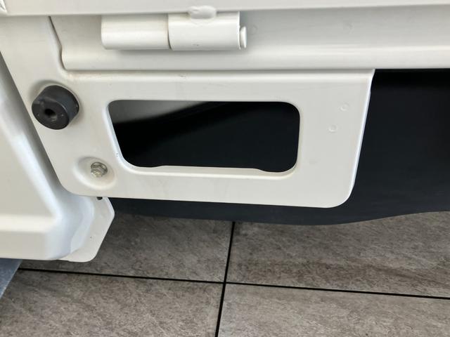 NT100クリッパートラックDX セーフティパッケージ 2WD AT車 走行1万3千キロ衝突被害軽減ブレーキ エアコン パワステ オートライト マニュアルレベリング AM/FMラジオ ゲートプロテクター ガードフレームプロテクター キャビンバックプロテクター タイヤ4本新品交換済み(滋賀県)の中古車