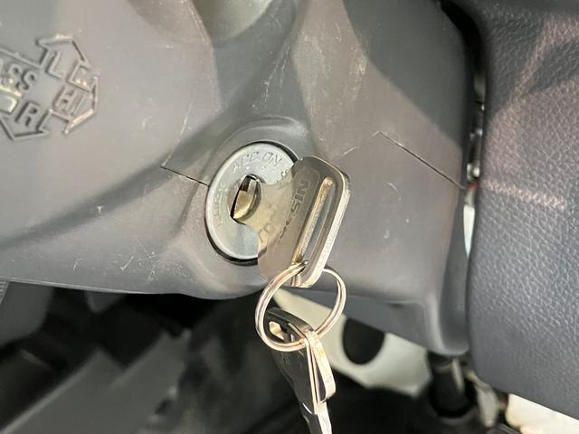 NT100クリッパートラックDX セーフティパッケージ 2WD AT車 走行1万3千キロ衝突被害軽減ブレーキ エアコン パワステ オートライト マニュアルレベリング AM/FMラジオ ゲートプロテクター ガードフレームプロテクター キャビンバックプロテクター タイヤ4本新品交換済み(滋賀県)の中古車