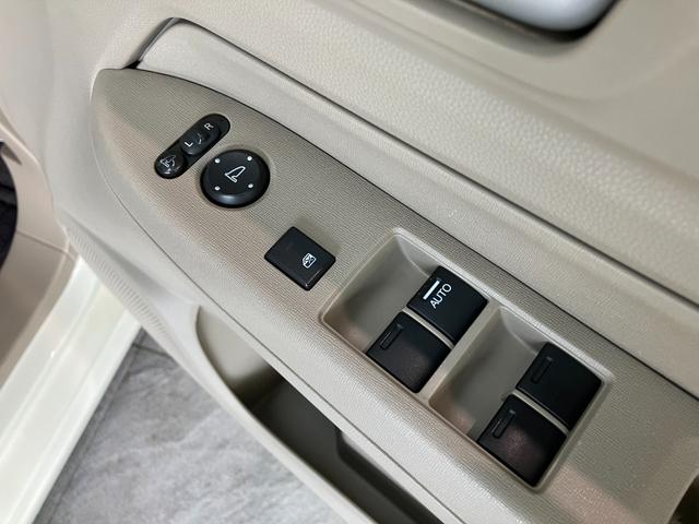 Ｎ−ＷＧＮＧ・ターボパッケージ　ＣＤステレオ　ＨＩＤ　スマートキー衝突被害軽減ブレーキ　ＣＤステレオ　ＵＳＢ　ＨＩＤヘッドライト　オートライト　オートエアコン　電動格納式ミラー　スマートキー　エコアイドル　タイヤ４本新品交換済み　ターボ（滋賀県）の中古車