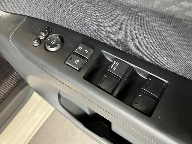 Ｎ−ＢＯＸカスタムＧ・Ｌパッケージ　ワンセグナビ　左側電動スライドドア　ＨＩＤワンセグナビ　ＥＴＣ　左側電動スライドドア　ＨＩＤヘッドライト　オートライト　オートエアコン　電動格納式ミラー　スマートキー　セキュリティーアラーム　エコアイドル　タイヤ４本新品交換済み（滋賀県）の中古車