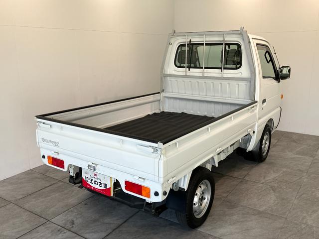 キャリイトラックＫＵ　４ＭＴ車　２ＷＤ　ＡＭラジオ　走行５千キロ弱４速マニュアルミッション　ＡＭラジオ　ゲートプロテクター　テールゲートチェーン　荷台マット（滋賀県）の中古車