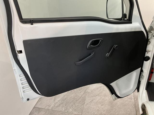 キャリイトラックＫＵ　４ＭＴ車　２ＷＤ　ＡＭラジオ　走行５千キロ弱４速マニュアルミッション　ＡＭラジオ　ゲートプロテクター　テールゲートチェーン　荷台マット（滋賀県）の中古車