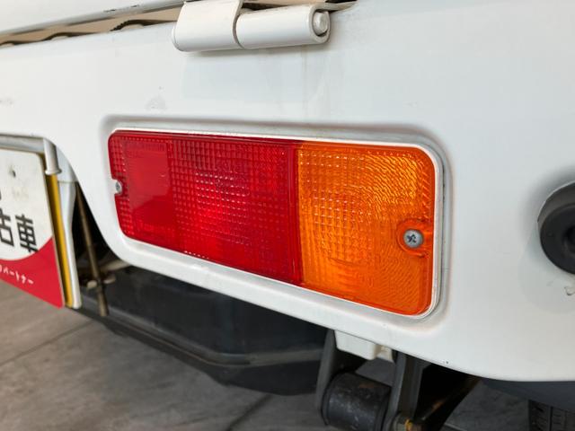 キャリイトラックＫＵ　４ＭＴ車　２ＷＤ　ＡＭラジオ　走行５千キロ弱４速マニュアルミッション　ＡＭラジオ　ゲートプロテクター　テールゲートチェーン　荷台マット（滋賀県）の中古車