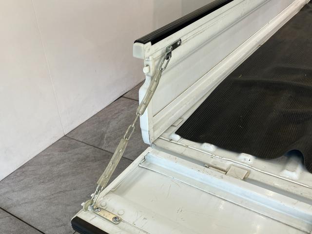 キャリイトラックＫＵ　４ＭＴ車　２ＷＤ　ＡＭラジオ　走行５千キロ弱４速マニュアルミッション　ＡＭラジオ　ゲートプロテクター　テールゲートチェーン　荷台マット（滋賀県）の中古車
