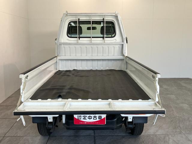 キャリイトラックＫＵ　４ＭＴ車　２ＷＤ　ＡＭラジオ　走行５千キロ弱４速マニュアルミッション　ＡＭラジオ　ゲートプロテクター　テールゲートチェーン　荷台マット（滋賀県）の中古車