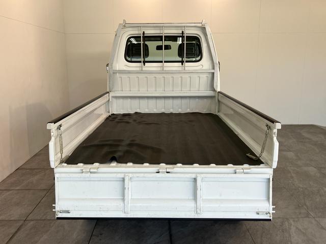 キャリイトラックＫＵ　４ＭＴ車　２ＷＤ　ＡＭラジオ　走行５千キロ弱４速マニュアルミッション　ＡＭラジオ　ゲートプロテクター　テールゲートチェーン　荷台マット（滋賀県）の中古車