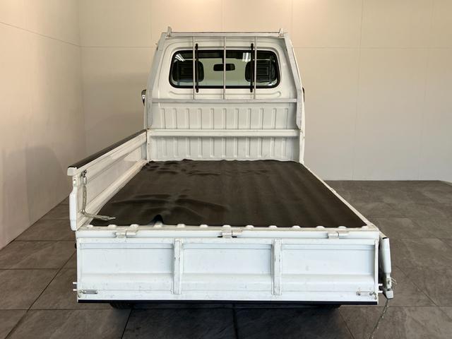 キャリイトラックＫＵ　４ＭＴ車　２ＷＤ　ＡＭラジオ　走行５千キロ弱４速マニュアルミッション　ＡＭラジオ　ゲートプロテクター　テールゲートチェーン　荷台マット（滋賀県）の中古車