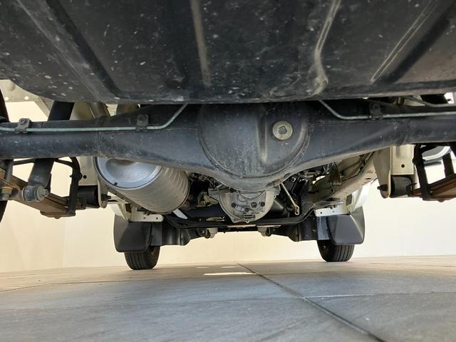 キャリイトラックＫＵ　４ＭＴ車　２ＷＤ　ＡＭラジオ　走行５千キロ弱４速マニュアルミッション　ＡＭラジオ　ゲートプロテクター　テールゲートチェーン　荷台マット（滋賀県）の中古車