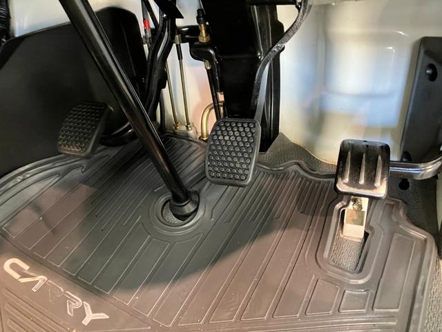 キャリイトラックＫＵ　４ＭＴ車　２ＷＤ　ＡＭラジオ　走行５千キロ弱４速マニュアルミッション　ＡＭラジオ　ゲートプロテクター　テールゲートチェーン　荷台マット（滋賀県）の中古車