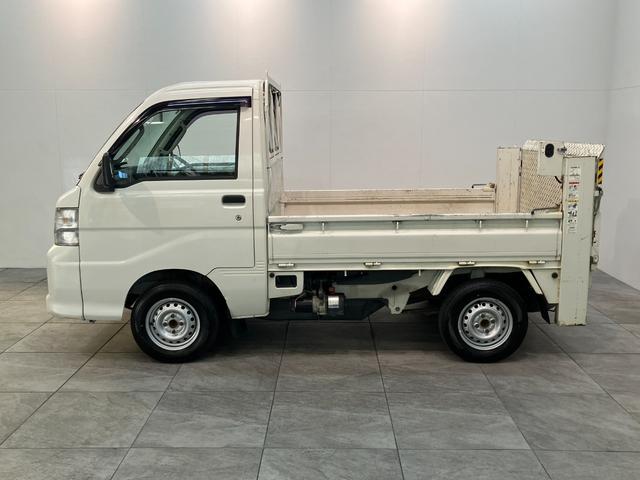 ハイゼットトラック垂直式テールリフト エアコン・パワステスペシャル 2WD5速マニュアルミッション車 エアコン パワステ AM/FMラジオ ETC 荷台作業灯 4枚リーフスプリング マニュアルレベリング 垂直式テールリフト車 タイヤ4本新品交換済み(滋賀県)の中古車