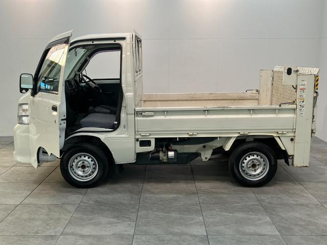 ハイゼットトラック垂直式テールリフト エアコン・パワステスペシャル 2WD5速マニュアルミッション車 エアコン パワステ AM/FMラジオ ETC 荷台作業灯 4枚リーフスプリング マニュアルレベリング 垂直式テールリフト車 タイヤ4本新品交換済み(滋賀県)の中古車