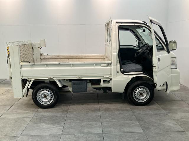 ハイゼットトラック垂直式テールリフト エアコン・パワステスペシャル 2WD5速マニュアルミッション車 エアコン パワステ AM/FMラジオ ETC 荷台作業灯 4枚リーフスプリング マニュアルレベリング 垂直式テールリフト車 タイヤ4本新品交換済み(滋賀県)の中古車
