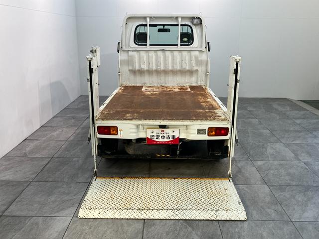 ハイゼットトラック垂直式テールリフト エアコン・パワステスペシャル 2WD5速マニュアルミッション車 エアコン パワステ AM/FMラジオ ETC 荷台作業灯 4枚リーフスプリング マニュアルレベリング 垂直式テールリフト車 タイヤ4本新品交換済み(滋賀県)の中古車