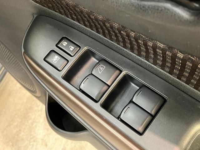 ノートメダリスト　Ｘ　コーナセンサー　フルセグナビ　パノラマカメラ衝突被害軽減ブレーキ　コーナセンサー　フルセグナビ　ＤＶＤ再生　Ｂｌｕｅｔｏｏｔｈ　パノラマカメラ　ドラレコ　ＥＴＣ　デジタルインナーミラー　ＬＥＤ　オートライト　オートエアコン　エコアイドル（滋賀県）の中古車