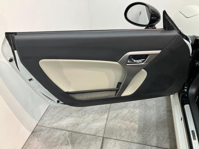 コペン２０ｔｈアニバーサリーエディション　フルセグナビ　ＢＢＳフルセグナビ　ＤＶＤ再生　Ｂｌｕｅｔｏｏｔｈ　ＵＳＢ　ＥＴＣ車載器　パドルシフト　ＭＯＭＯ製ハンドル　ＢＢＳ製アルミホイール　シートヒーター　ＬＥＤ　オートライト　オートエアコン　スマートキー（滋賀県）の中古車