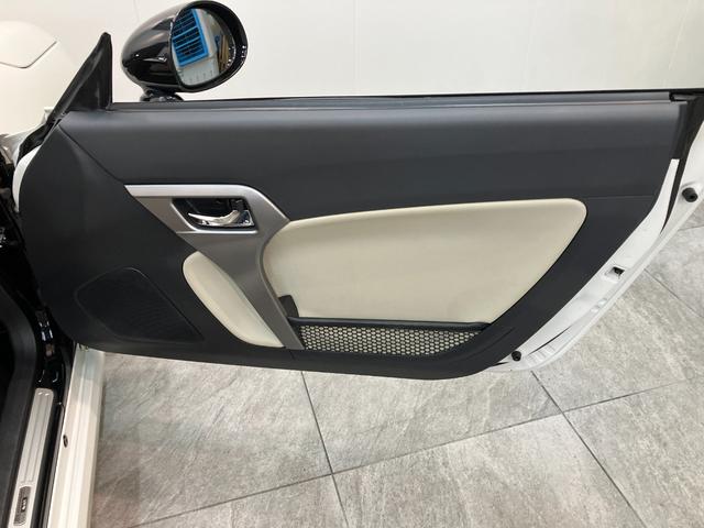 コペン２０ｔｈアニバーサリーエディション　フルセグナビ　ＢＢＳフルセグナビ　ＤＶＤ再生　Ｂｌｕｅｔｏｏｔｈ　ＵＳＢ　ＥＴＣ車載器　パドルシフト　ＭＯＭＯ製ハンドル　ＢＢＳ製アルミホイール　シートヒーター　ＬＥＤ　オートライト　オートエアコン　スマートキー（滋賀県）の中古車