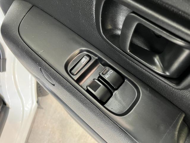 ハイゼットカーゴデラックスSA3 LED キーレス 2WD AT車 前席PW衝突被害軽減ブレーキ AM/FMステレオ 両側スライドドア キーレスエントリー 前席パワーウインドウ LEDヘッドライト オートライト マニュアルレベリング エコアイドル 2WD AT車(滋賀県)の中古車