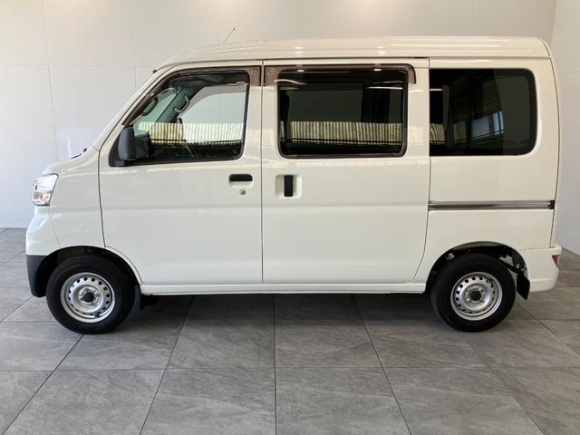 ハイゼットカーゴデラックスSA3 LED キーレス 2WD AT車 前席PW衝突被害軽減ブレーキ AM/FMステレオ 両側スライドドア キーレスエントリー 前席パワーウインドウ LEDヘッドライト オートライト マニュアルレベリング エコアイドル 2WD AT車(滋賀県)の中古車