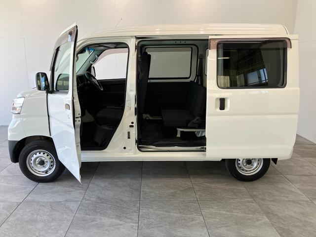 ハイゼットカーゴデラックスSA3 LED キーレス 2WD AT車 前席PW衝突被害軽減ブレーキ AM/FMステレオ 両側スライドドア キーレスエントリー 前席パワーウインドウ LEDヘッドライト オートライト マニュアルレベリング エコアイドル 2WD AT車(滋賀県)の中古車