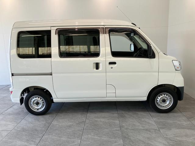 ハイゼットカーゴデラックスSA3 LED キーレス 2WD AT車 前席PW衝突被害軽減ブレーキ AM/FMステレオ 両側スライドドア キーレスエントリー 前席パワーウインドウ LEDヘッドライト オートライト マニュアルレベリング エコアイドル 2WD AT車(滋賀県)の中古車