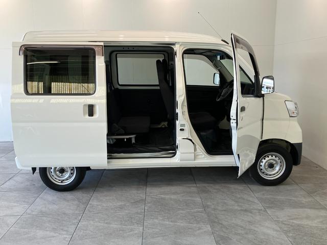 ハイゼットカーゴデラックスSA3 LED キーレス 2WD AT車 前席PW衝突被害軽減ブレーキ AM/FMステレオ 両側スライドドア キーレスエントリー 前席パワーウインドウ LEDヘッドライト オートライト マニュアルレベリング エコアイドル 2WD AT車(滋賀県)の中古車