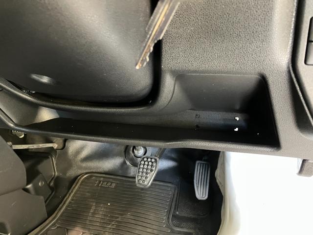 ハイゼットカーゴデラックスSA3 LED キーレス 2WD AT車 前席PW衝突被害軽減ブレーキ AM/FMステレオ 両側スライドドア キーレスエントリー 前席パワーウインドウ LEDヘッドライト オートライト マニュアルレベリング エコアイドル 2WD AT車(滋賀県)の中古車