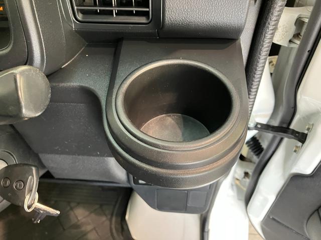 ハイゼットカーゴデラックスSA3 LED キーレス 2WD AT車 前席PW衝突被害軽減ブレーキ AM/FMステレオ 両側スライドドア キーレスエントリー 前席パワーウインドウ LEDヘッドライト オートライト マニュアルレベリング エコアイドル 2WD AT車(滋賀県)の中古車