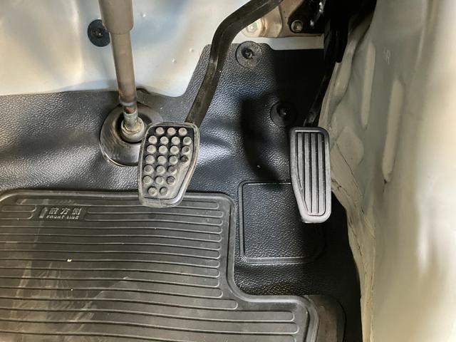 ハイゼットカーゴデラックスSA3 LED キーレス 2WD AT車 前席PW衝突被害軽減ブレーキ AM/FMステレオ 両側スライドドア キーレスエントリー 前席パワーウインドウ LEDヘッドライト オートライト マニュアルレベリング エコアイドル 2WD AT車(滋賀県)の中古車