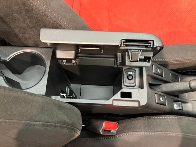 コペンローブＳ　リアコーナセンサー　フルセグナビ　パドルシフト電動オープンルーフ　フルセグナビ　ＤＶＤ再生　Ｂｌｕｅｔｏｏｔｈ　ＵＳＢ　ＭＯＭＯ製ハンドル　レカロシート　ビルシュタイン製ショックアブソーバー　シートヒーター　ＬＥＤ　オートエアコン　スマートキー（滋賀県）の中古車