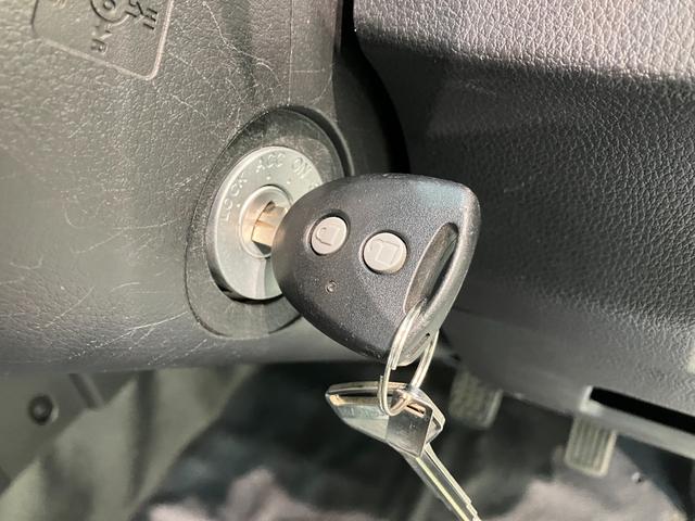 ハイゼットトラックスタンダード　４ＷＤ　５ＭＴ　キーレス　パワーウインドウ衝突被害軽減ブレーキ　リアコーナセンサー　ＣＤステレオ　ＬＥＤ　パワーウインドウ　マニュアルレベリング　キーレスエントリー　パートタイム４ＷＤ　５速マニュアルミッション車　タイヤ４本新品交換済み（滋賀県）の中古車