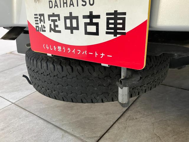 ハイゼットトラックスタンダード　４ＷＤ　５ＭＴ　キーレス　パワーウインドウ衝突被害軽減ブレーキ　リアコーナセンサー　ＣＤステレオ　ＬＥＤ　パワーウインドウ　マニュアルレベリング　キーレスエントリー　パートタイム４ＷＤ　５速マニュアルミッション車　タイヤ４本新品交換済み（滋賀県）の中古車