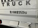 衝突被害軽減ブレーキ　コーナーセンサー　パートタイム４ＷＤ　デフロック　スマートキー　パワーウインドウ　オートライト　マニュアルレベリング　荷台作業灯　電動格納式ミラー　４枚リーフスプリング（滋賀県）の中古車