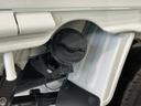 衝突被害軽減ブレーキ　コーナーセンサー　パートタイム４ＷＤ　デフロック　スマートキー　パワーウインドウ　オートライト　マニュアルレベリング　荷台作業灯　電動格納式ミラー　４枚リーフスプリング（滋賀県）の中古車