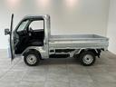 衝突被害軽減ブレーキ　コーナーセンサー　パートタイム４ＷＤ　デフロック　５速マニュアルミッション車　ＡＭ／ＦＭラジオ　マニュアルレベリング　オートライト　４枚リーフスプリング　荷台作業灯（滋賀県）の中古車