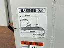 ５速マニュアルミッション車　エアコン　パワステ　ＡＭ／ＦＭラジオ　ＥＴＣ　荷台作業灯　４枚リーフスプリング　マニュアルレベリング　垂直式テールリフト車　タイヤ４本新品交換済み（滋賀県）の中古車
