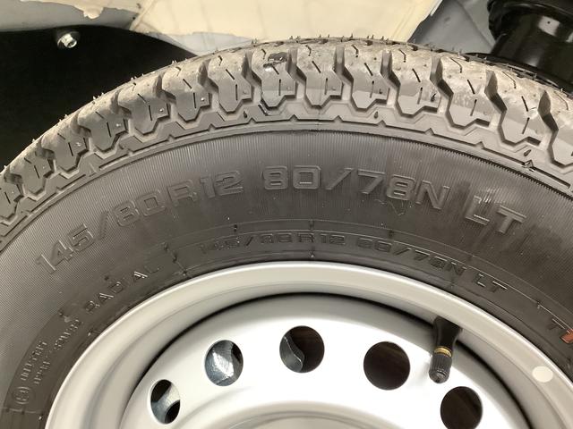 ハイゼットトラックスタンダード　４ＷＤ　雹害車両　５ＭＴ　リアコーナーセンサー雹害車両　１年保証　リアコーナーセンサー　４ＷＤ　ＭＴ車　３方開　アイドリングストップ　横滑り防止装置　オートライト　ヘッドライトレベライザー　アクセサリーソケット　スペアタイヤ　ラジオ（兵庫県）の中古車