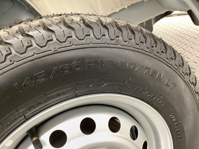 ハイゼットトラックスタンダード　４ＷＤ　雹害車両　５ＭＴ　前後コーナーセンサー雹害車両　１年保証　前後コーナーセンサー　４ＷＤ　ＭＴ車　３方開　オートマチックハイビーム　アイドリングストップ　横滑り防止装置　オートライト　ヘッドライトレベライザー　ラジオ　スマートアシスト（兵庫県）の中古車