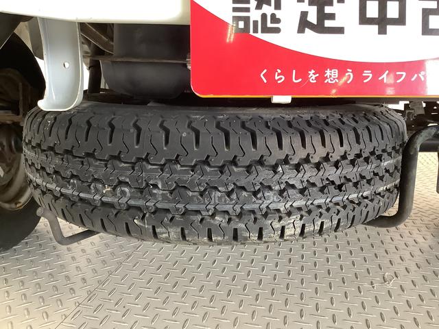 ハイゼットトラックスタンダード　ＡＴ　３方開　荷台マット　ドアバイザー　ラジオ走行無制限１年保証　ＡＴ車　荷台マット　３方開　ドアバイザー　ヘッドライトレベライザー　ラジオ　アクセサリーソケット　スペアタイヤ　マニュアルエアコン　インフォメーションディスプレイ（兵庫県）の中古車