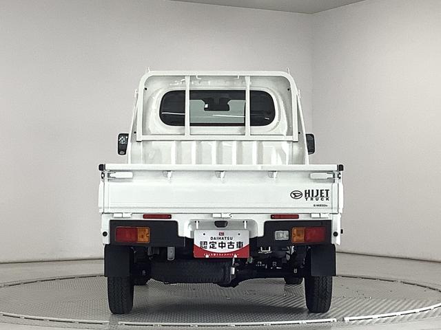 ハイゼットトラックスタンダード　４ＷＤ　５ＭＴ　前後コーナーセンサー　ラジオ走行無制限１年保証　前後コーナーセンサー　４ＷＤ　ＭＴ車　３方開　アイドリングストップ　横滑り防止装置　オートライト　ヘッドライトレベライザー　アクセサリーソケット　スペアタイヤ　ラジオ（兵庫県）の中古車