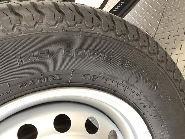 ハイゼットトラックスタンダード　４ＷＤ　５ＭＴ　前後コーナーセンサー　ラジオ走行無制限１年保証　前後コーナーセンサー　４ＷＤ　ＭＴ車　３方開　アイドリングストップ　横滑り防止装置　オートライト　ヘッドライトレベライザー　アクセサリーソケット　スペアタイヤ　ラジオ（兵庫県）の中古車
