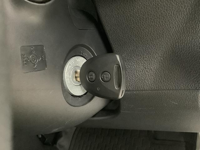ハイゼットカーゴＤＸ　４ＷＤ　ＣＶＴ　コーナーセンサー　キーレスエントリー走行無制限１年保証　前後コーナーセンサー　４ＷＤ　ＣＶＴ車　オートマチックハイビーム　アイドリングストップ　キーレスエントリー　横滑り防止装置　オートライト　ヘッドライトレベライザー　夏タイヤ４本付き（兵庫県）の中古車