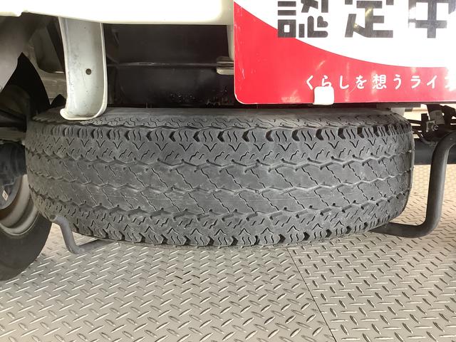 ハイゼットトラックスタンダード　５ＭＴ　３方開　エアコン　パワステ　ラジオ走行無制限１年保証　ＭＴ　３方開　ラジオ　ドアバイザー　ヘッドライトレベライザー　アクセサリーソケット　スペアタイヤ　ラジオ　バッテリーカバー　マニュアルエアコン　パワーステアリング　衝突安全ボディ（兵庫県）の中古車