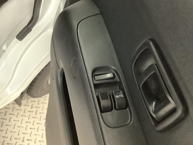 ハイゼットカーゴデラックスＳＡIII　４ＷＤ　ＡＴ　コーナーセンサー　ＥＴＣ走行無制限１年保証　リアコーナーセンサー　４ＷＤ　ＥＴＣ　ＡＴ車　オートマチックハイビーム　ＬＥＤヘッドライト　アイドリングストップ　キーレスエントリー　横滑り防止装置　オートライト　ラジオ（兵庫県）の中古車