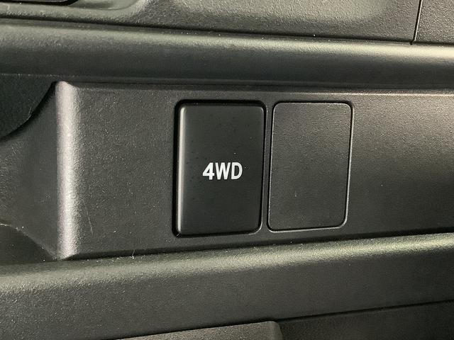 ハイゼットカーゴデラックスＳＡIII　４ＷＤ　ＡＴ　ＥＴＣ　コーナーセンサー４ＷＤ　１年保証　リアコーナーセンサー　ＡＴ車　ＥＴＣ　オートマチックハイビーム　ＬＥＤヘッドライト　アイドリングストップ　キーレスエントリー　横滑り防止装置　オートライト　両側スライドドア　ラジオ（兵庫県）の中古車