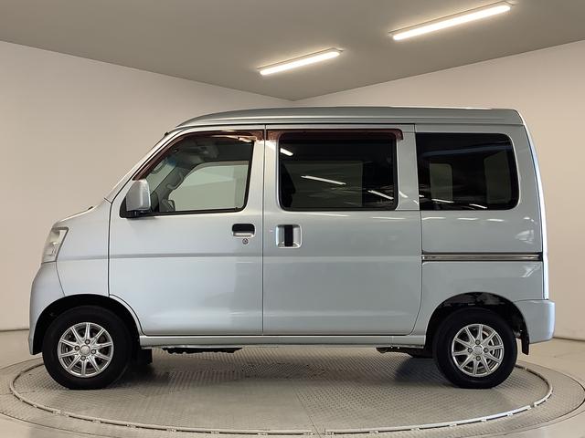 ハイゼットカーゴクルーズターボリミテッド　ＡＴ車　ＣＤオーディオ　キーレス走行無制限１年保証　ＡＴ　ＣＤオーディオ　キーレスエントリー　ドアバイザー　ヘッドライトレベライザー　電動格納ドアミラー　マニュアルエアコン　シガーソケット　両側スライドドア　１２インチアルミホイール（兵庫県）の中古車