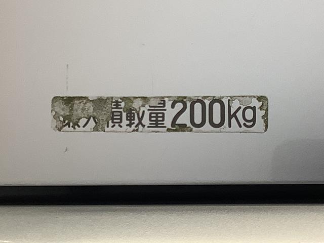 ハイゼットカーゴクルーズターボリミテッド　ＡＴ車　ＣＤオーディオ　キーレス走行無制限１年保証　ＡＴ　ＣＤオーディオ　キーレスエントリー　ドアバイザー　ヘッドライトレベライザー　電動格納ドアミラー　マニュアルエアコン　シガーソケット　両側スライドドア　１２インチアルミホイール（兵庫県）の中古車