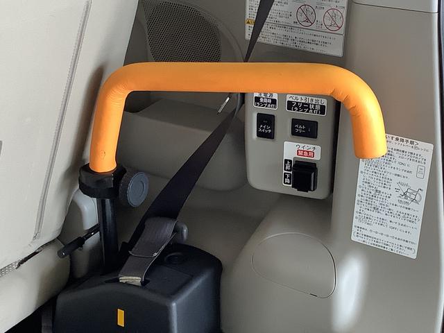 タントスローパーＬ　リヤシート付仕様　福祉車両　ナビＴＶ　ＥＴＣ１年保証　ナビＴＶ　ＥＴＣ　バックカメラ　福祉車輌　ＵＳＢ　キーレスエントリー　アイドリングストップ　横滑り防止装置　ドアバイザー　ヘッドライトレベライザー　両側スライドドア　電動ウインチ　車いす（兵庫県）の中古車