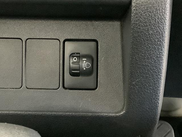 ハイゼットトラックスタンダード　４ＷＤ　ＡＴ車　３方開　ラジオ　エアコン走行無制限１年保証　４ＷＤ　ＡＴ　ラジオ　３方開　ヘッドライトレベライザー　アクセサリーソケット　マニュアルエアコン　スペアタイヤ　パッテリーカバー　インフォメーションディスプレイ　パワステ（兵庫県）の中古車